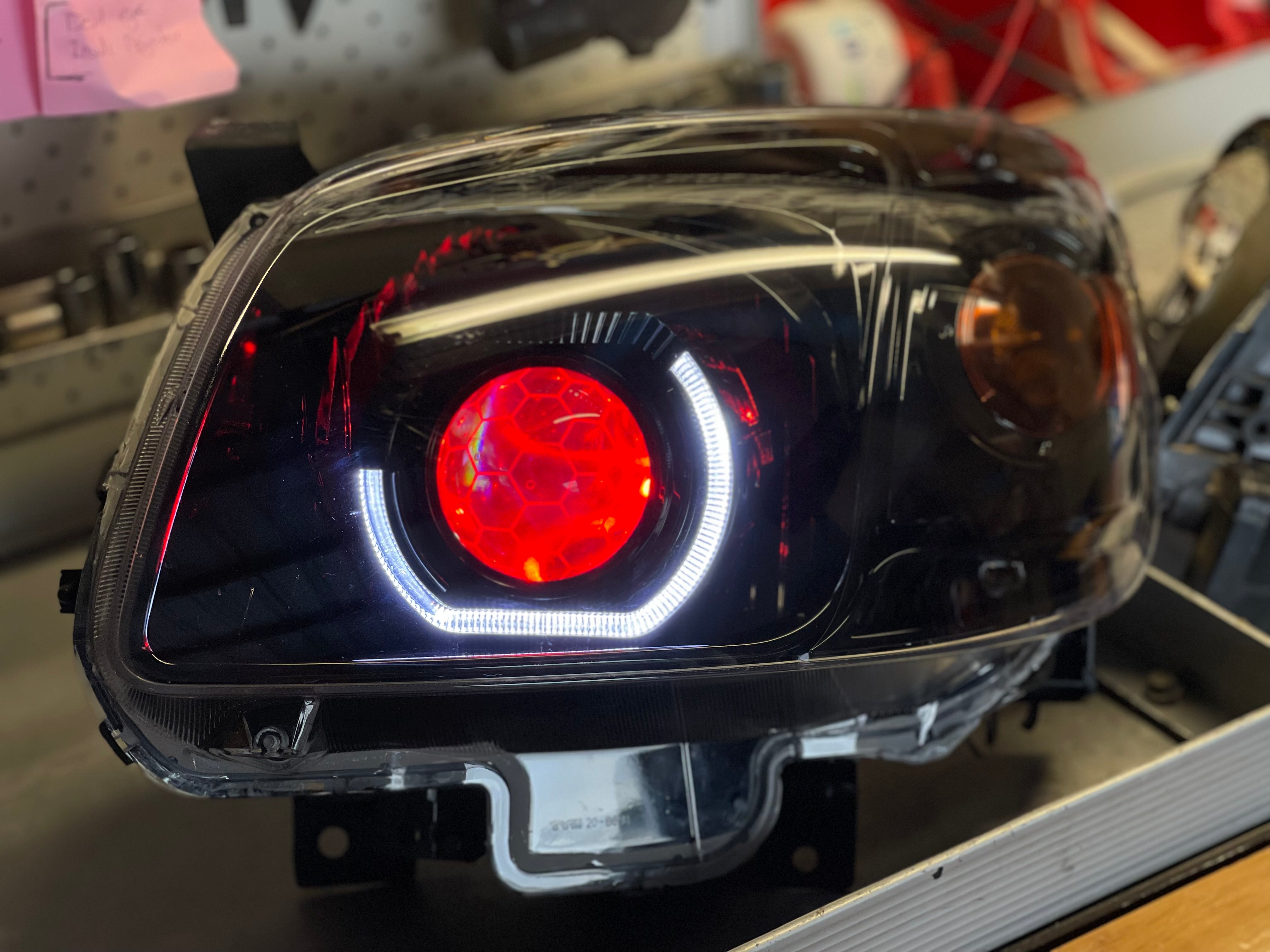 Face Lift N70 Hilux Angry Eye White N Amber